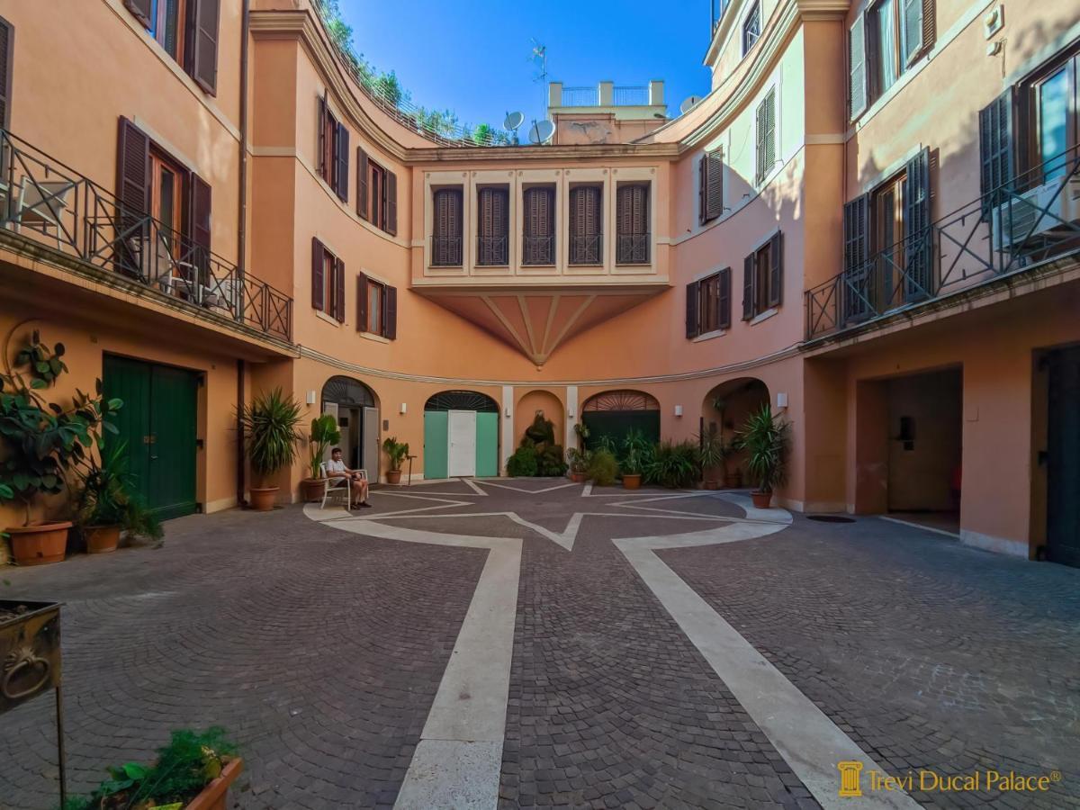 Trevi Ducal Palace Roma Exterior foto