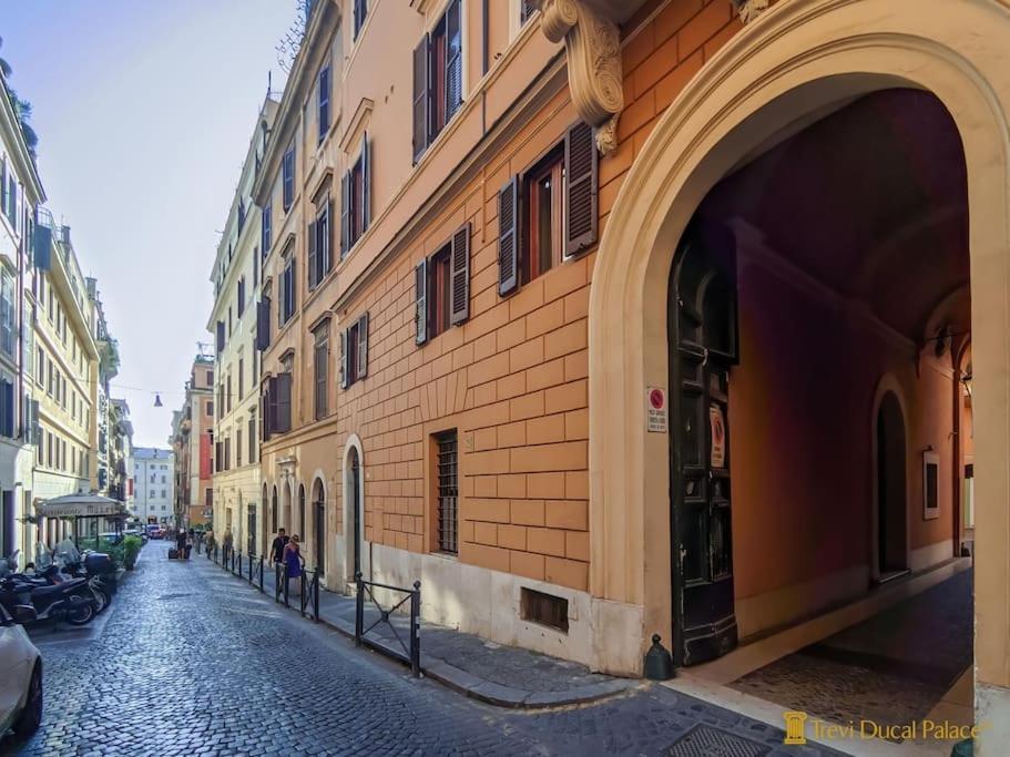Trevi Ducal Palace Roma Exterior foto